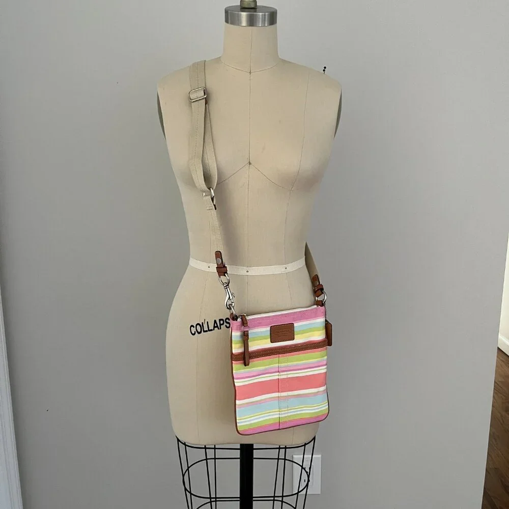 Coach swingpack crossbody